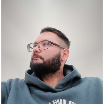 Роман Лесных